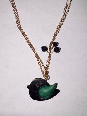 Bird pendant necklace with gold-plated chain